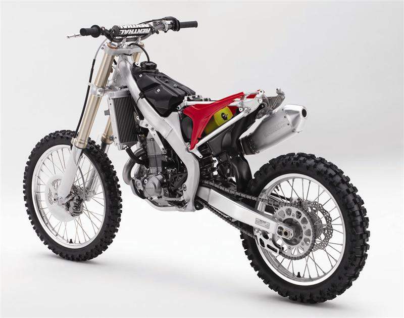 The rear subframe has been redesigned to eliminate brackets and cross-members, and its shape has been altered to improve access to the air filter and narrow the bike simultaneously.