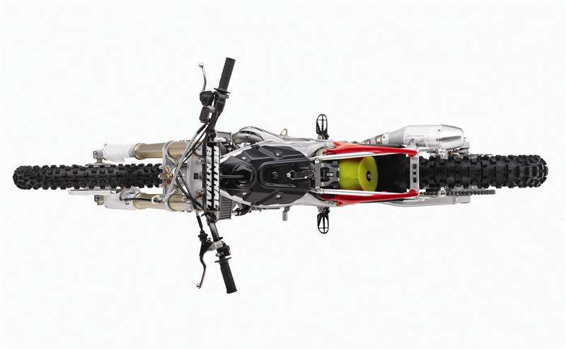 It looks minimalist, but that’s by design. Despite adding EFI, the ’09 is significantly lighter than the ’08. Honda lists its curb weight at 234.8 pounds completely full of fuel and ready to ride.