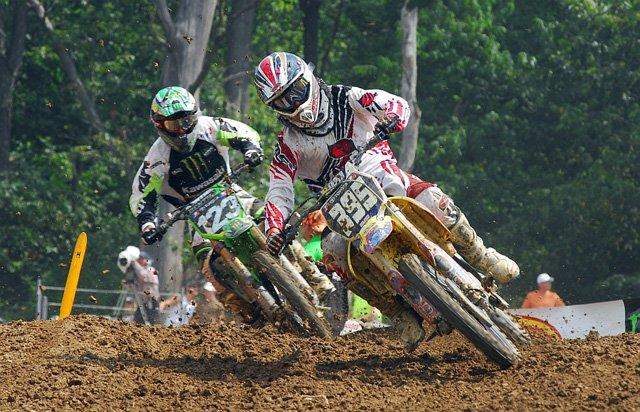 Metcalfe applying the pressure in Moto 1