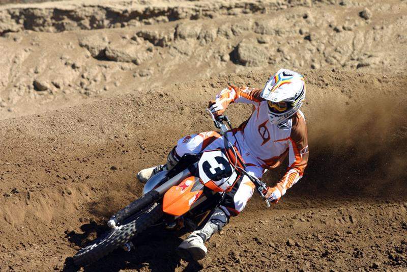 The 125SX and 150SX have some changes too. The 125 has an all-new cylinder with optimized exhaust control for improved low end. The 150 has a new piston and reinforced exhaust port combined with a newly designed cylinder head for improved combustion and durability. It also has two new ignition curves that can be changed by simply unhooking one connection on the bike. Both bikes now have a new Keihin PWK 38 S AG carburetor with new intake manifold for improved throttle response and better power delivery. 