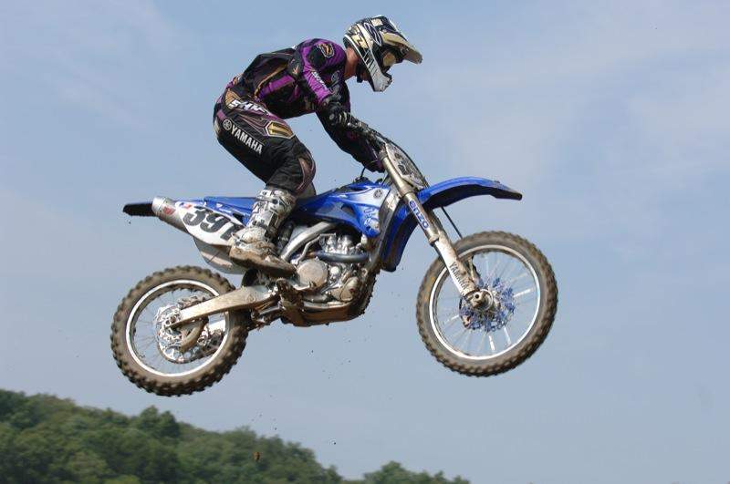 A big kid, Tyler Bowers took a different route to the pros by racing the BooKoo Arenacross Series instead of piling up amateur titles. Scheduled to make his pro debut on a 450 at Unadilla, a broken wrist kept him off the track until Steel City. But his debut was a sour one, as Bowers, still struggling with the wrist, failed to qualify for the main motos.