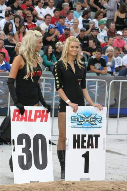 No-one got bored with the board girls.