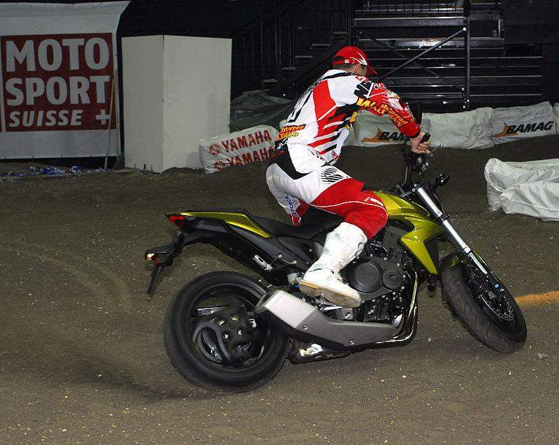 Voss rides his trophy