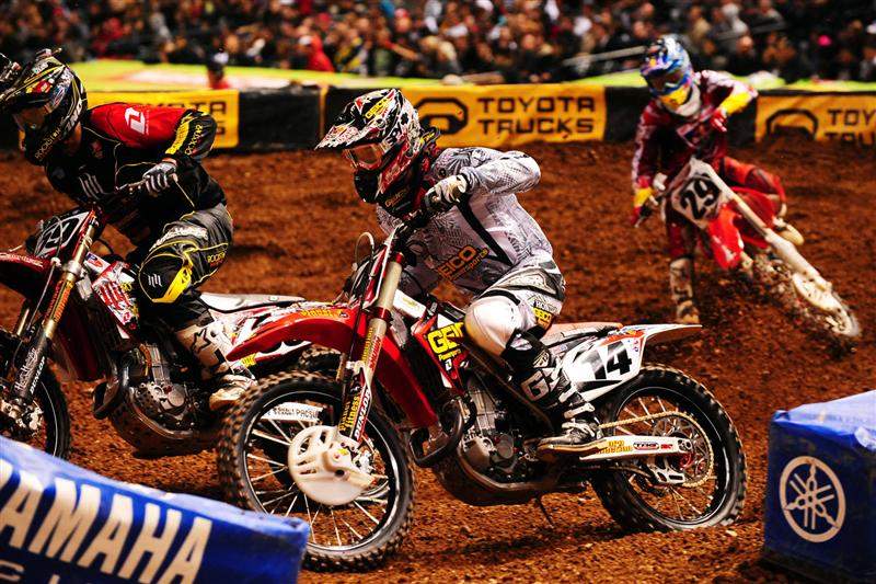 Kevin Windham (14) battled his way from the back before losing a spot to Short (29) in the late-going. Windham was sixth on the night.