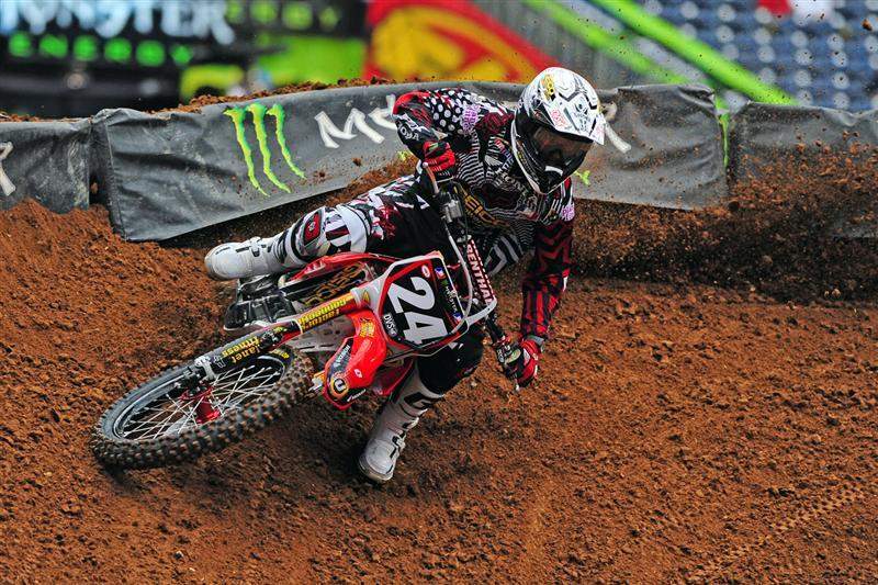 I'm scared of change so Metty looked weird and strange to me. At least he was his usual strong at the end of the race self. I can't wait until him and Weimer battle outdoors, the sub-plots are juicy!