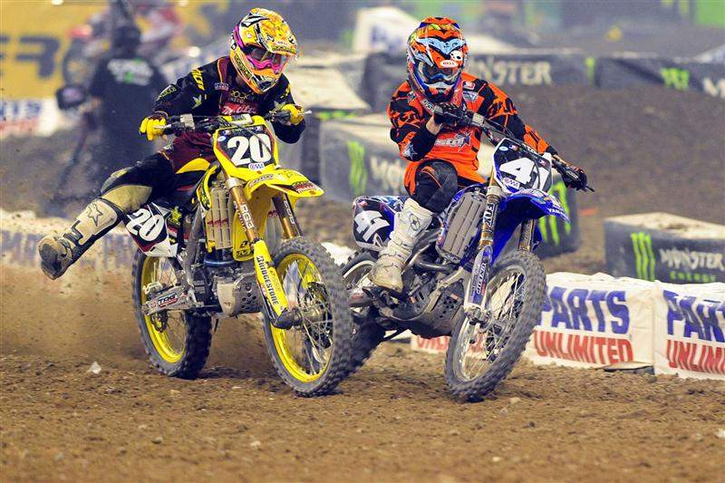 Matt Lemoine (41) fought off Nico Izzi (20) for fifth in the main event.