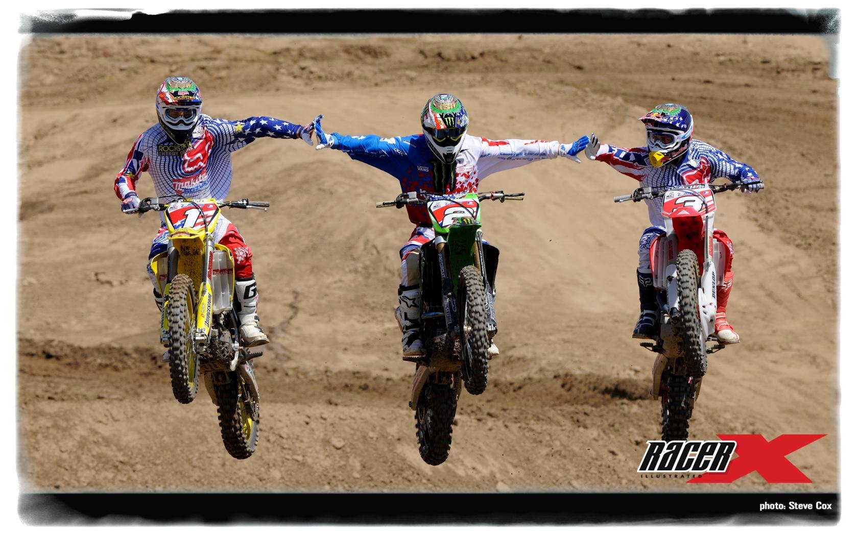 Remake of the 1986 Maggiora MXdN team's famous photo? Check.