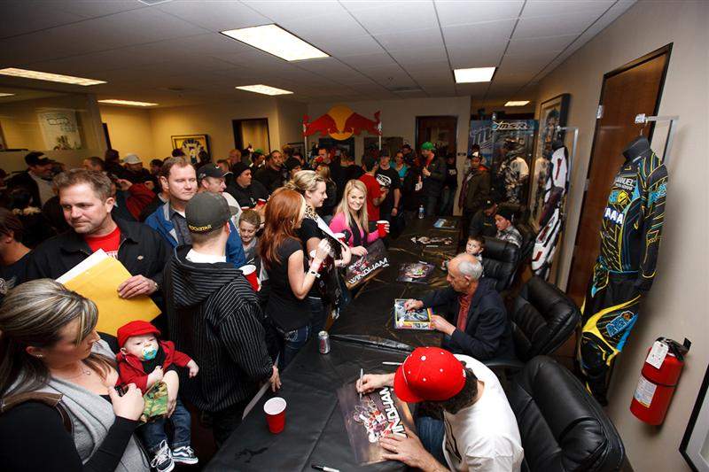 Wall-to-wall people for the autograph session