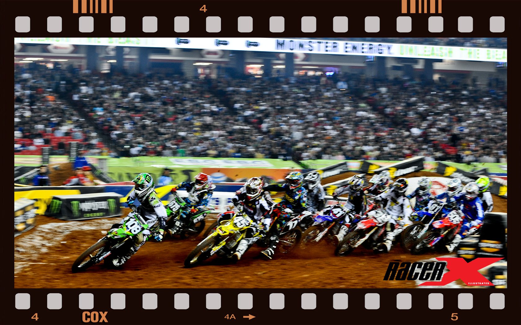 Dean Wilson grabs the heat-race holeshot.