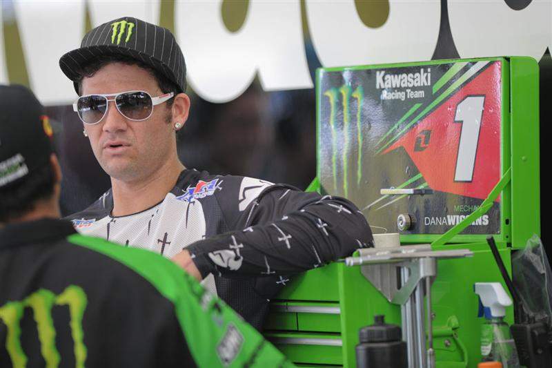 Chad Reed talks over settings with Kaipo Chung, Kawi suspension guru.