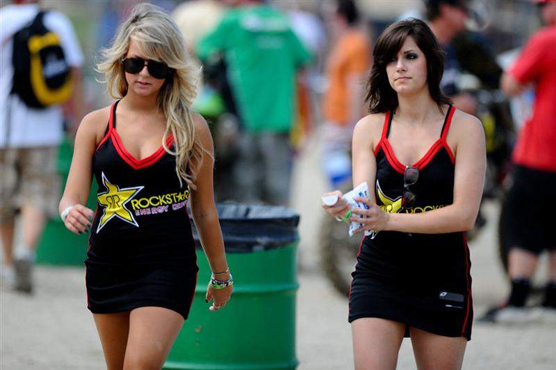 Gratuitous Rockstar Girl pic II