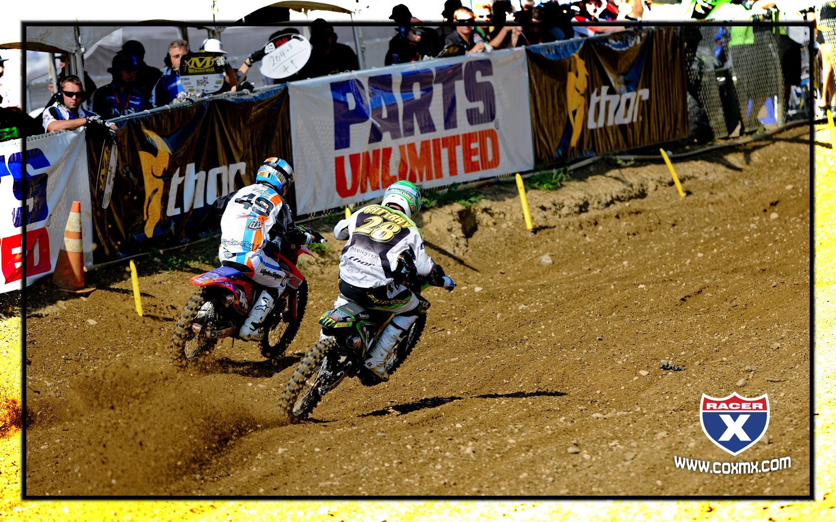 Wil Hahn and Tyla Rattray race down the mechanics straight.