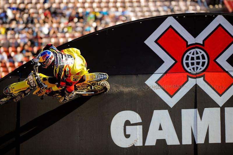 In this run over the quarter pipe, he transferred from one side, across the face, to the other side. He was the only guy using this wall.
