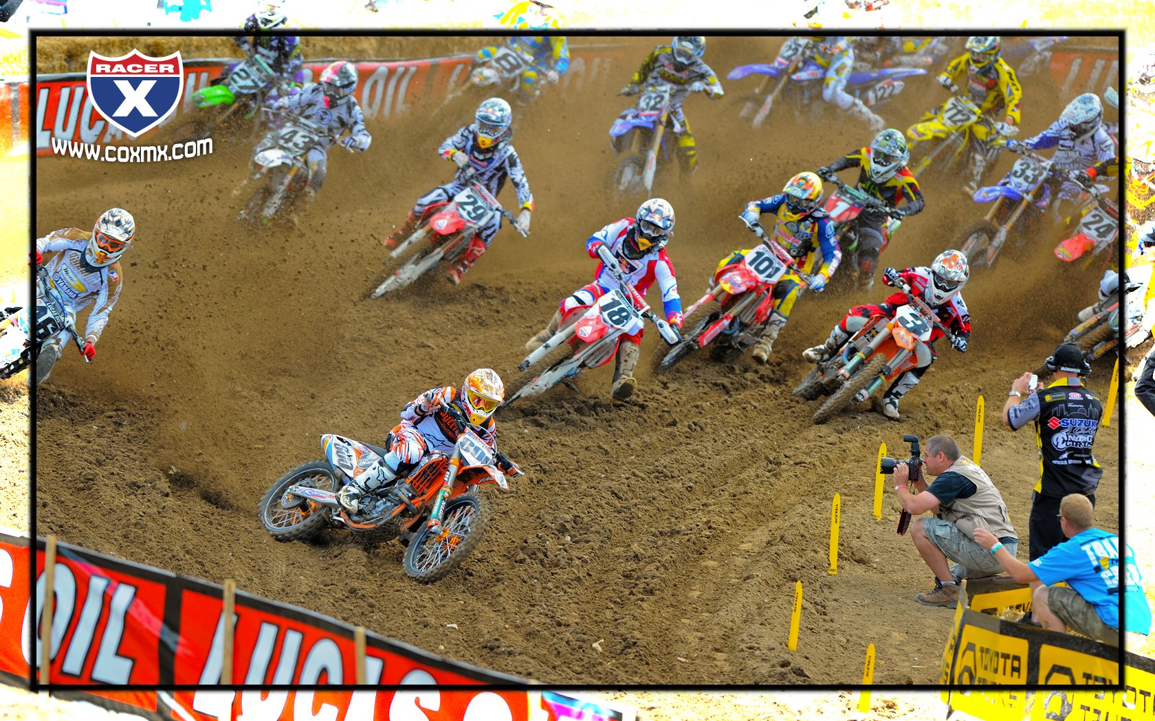 Mike Alessi (800) grabbed the second 450cc holeshot and disappeared with the moto win.