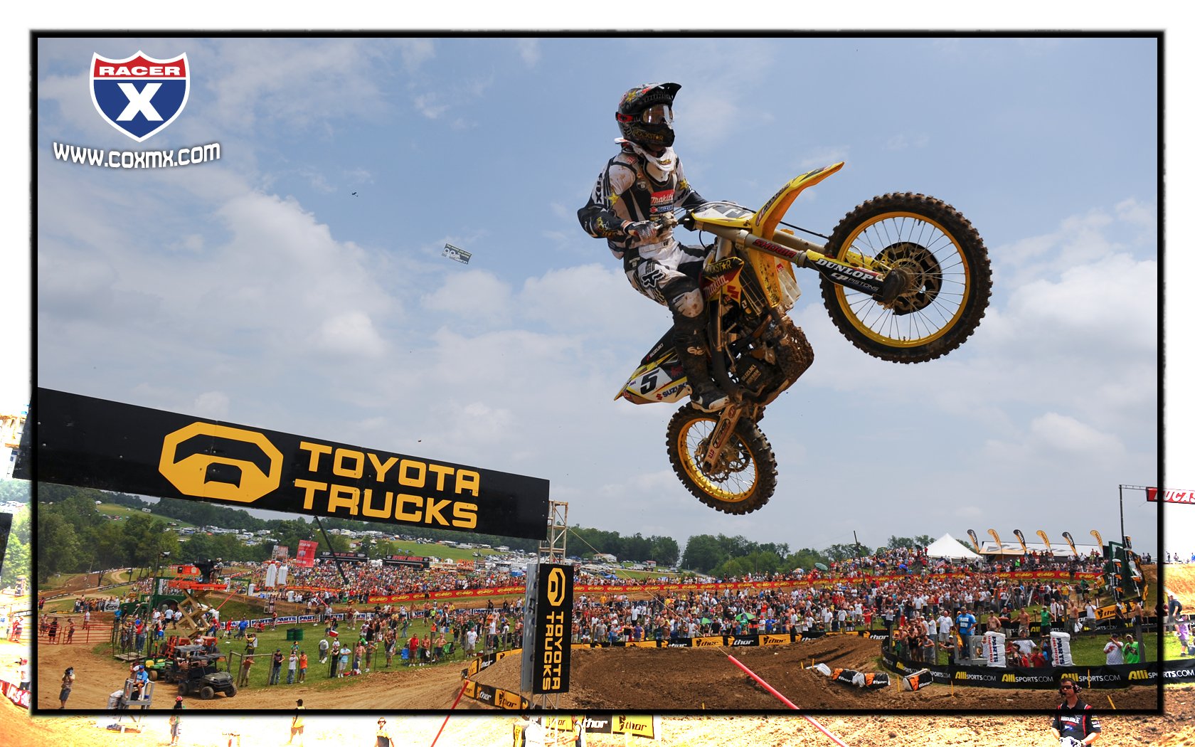 Ryan Dungey continued his streak at High Point, winning the opening moto going away.