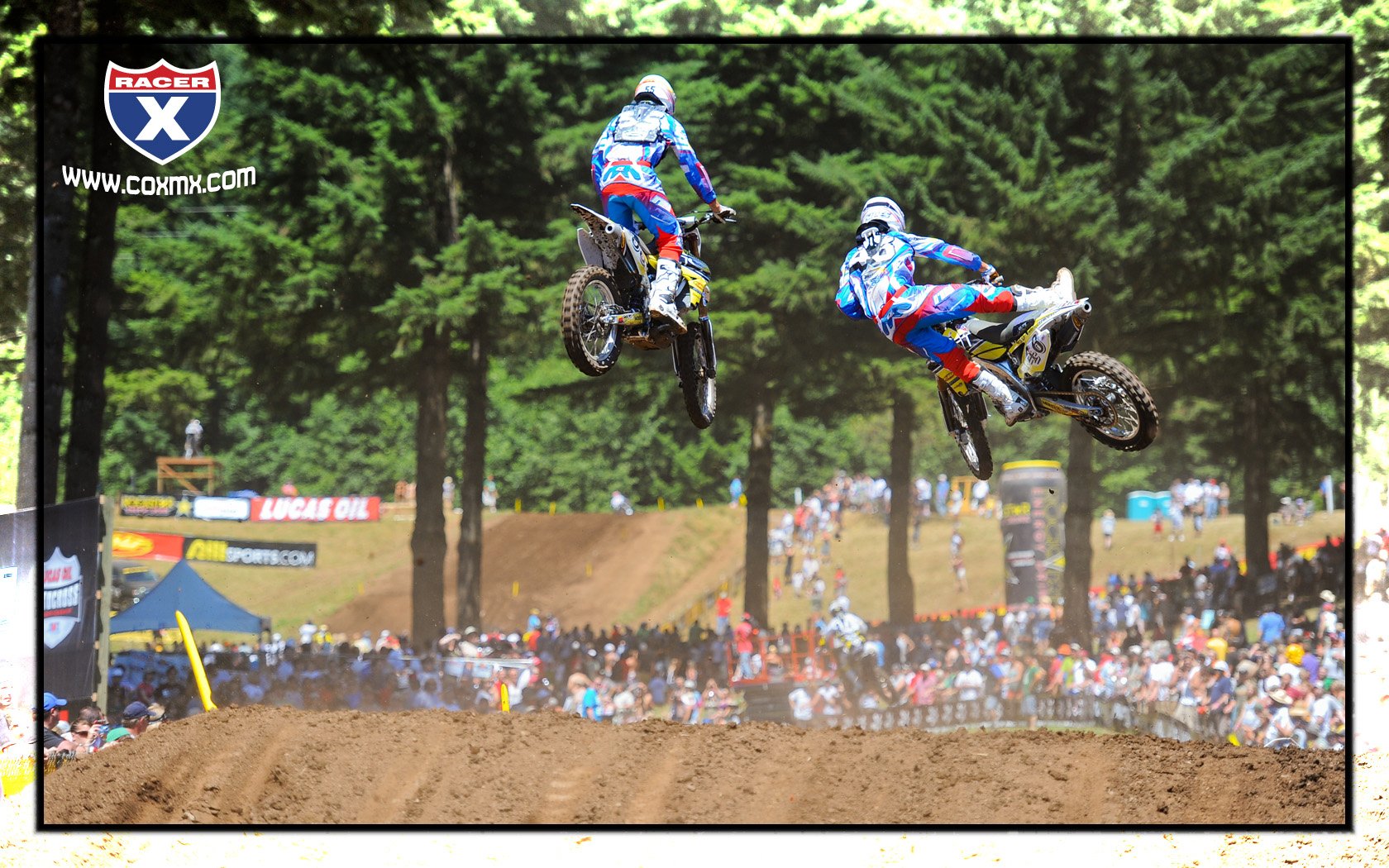 Ryan Sipes (46) scrubbing by teammate Kyle Chisholm (55)