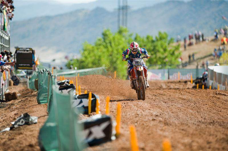 In the MX1 qualifying race, Cairoli got out front and took off.