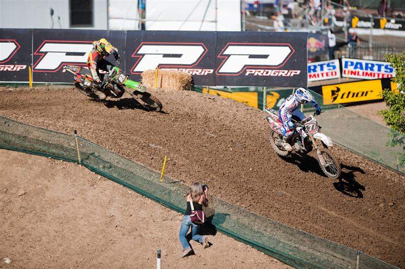 Osborne (77) held off Belgium's Jeremy Van Horebeek (8) for much of the moto, but Van Horebeek eventually passed him for third.