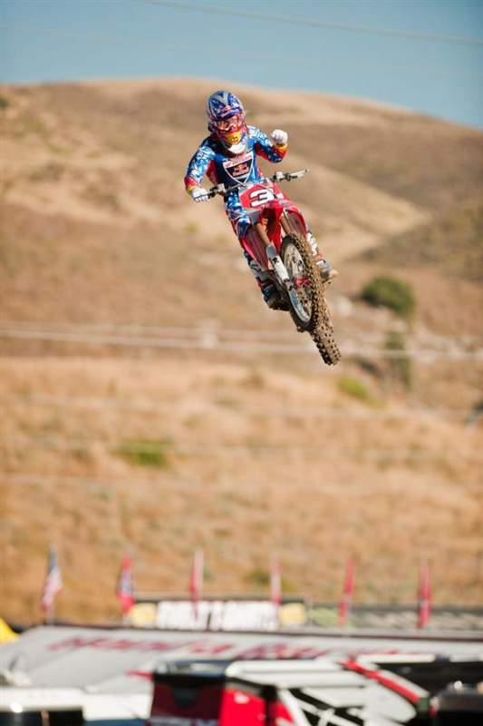 Short celebrates his win. The overall qualifying results are: 1. USA, 2. Germany, 3. Puerto Rico, 4. Belgium, 5. France, 6. Italy, 7. Australia, 8. New Zealand, 9. Great Britain, 10. Spain.