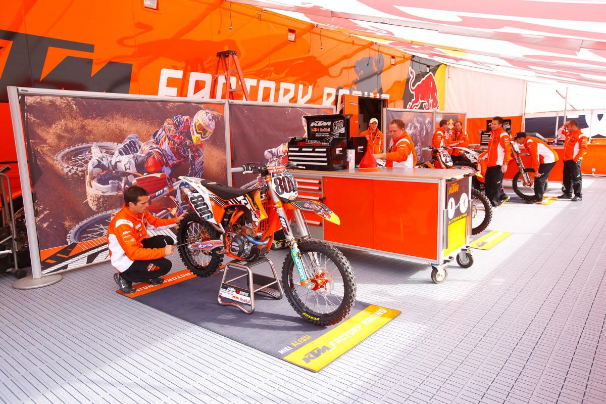 KTM pits
