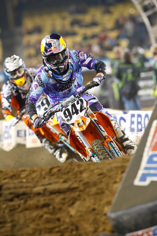 Tye Simmonds leads Andrew Short