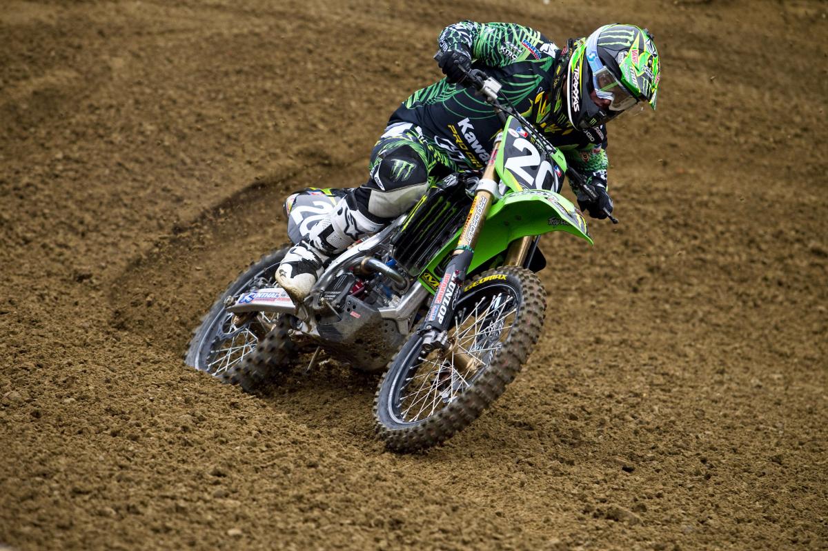 Tickle digs into the tacky Oak-town soil.