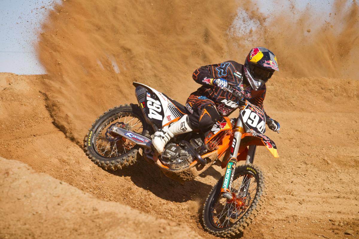 予約販売 First Look: Ken Roczen on KTM - Racer X オートバイ・バイク