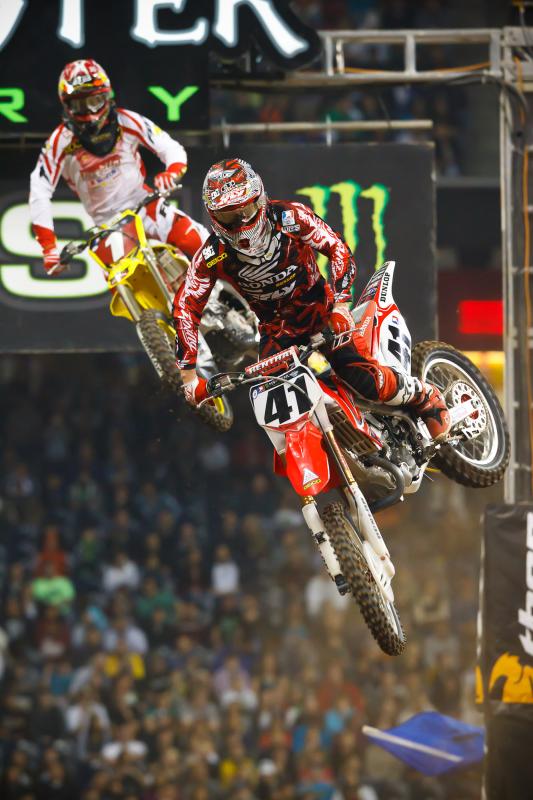 Ryan Dungey stalks Trey Canard in the 450 main event