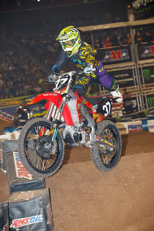 Darren Durham makes the save in the 250 heat race