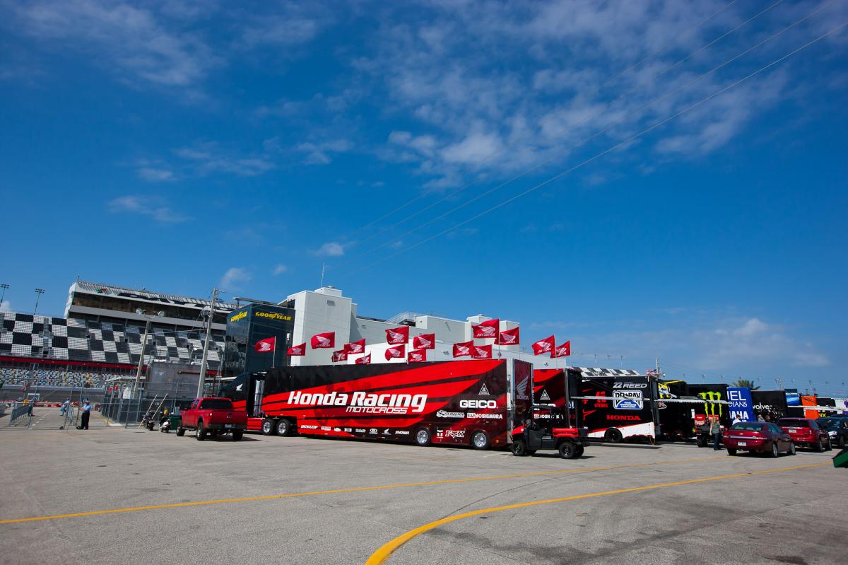 Daytona pits