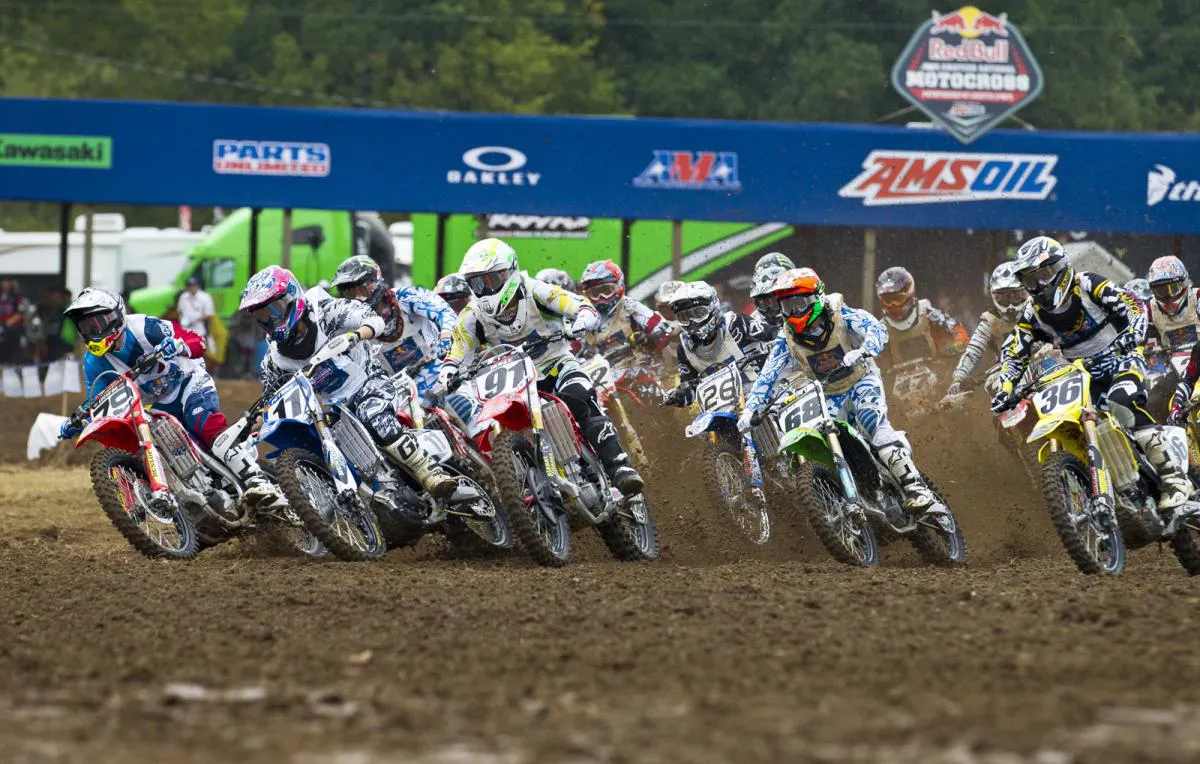 Peters and Bogle fight for the start.