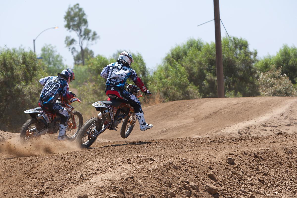 Tye Simmond and Nathan Ramsey battling.