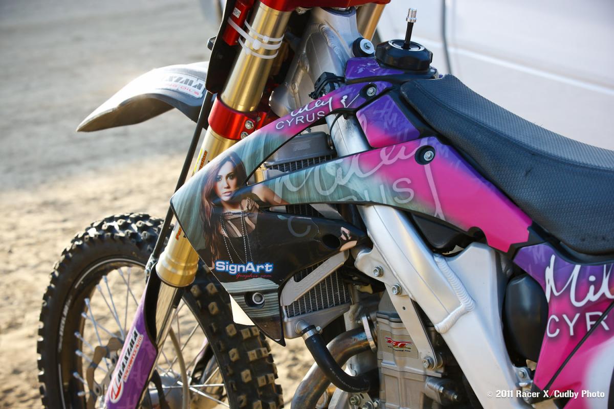 Miley Cyrus graphic kit