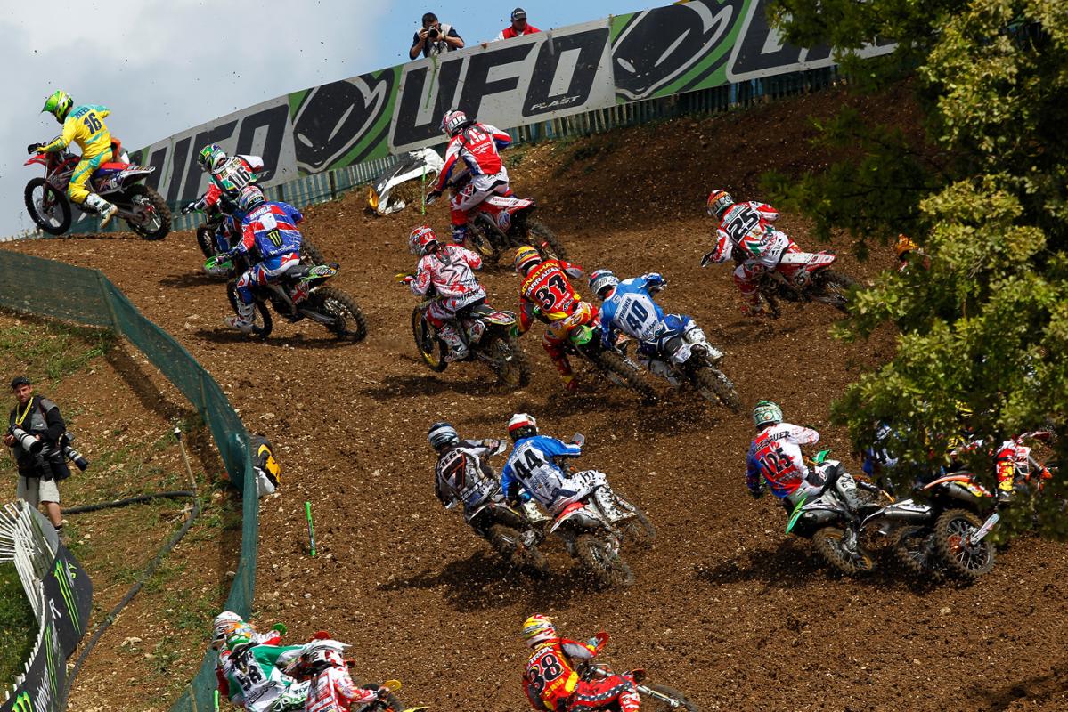 Chad Reed grabs the early lead over the field.
