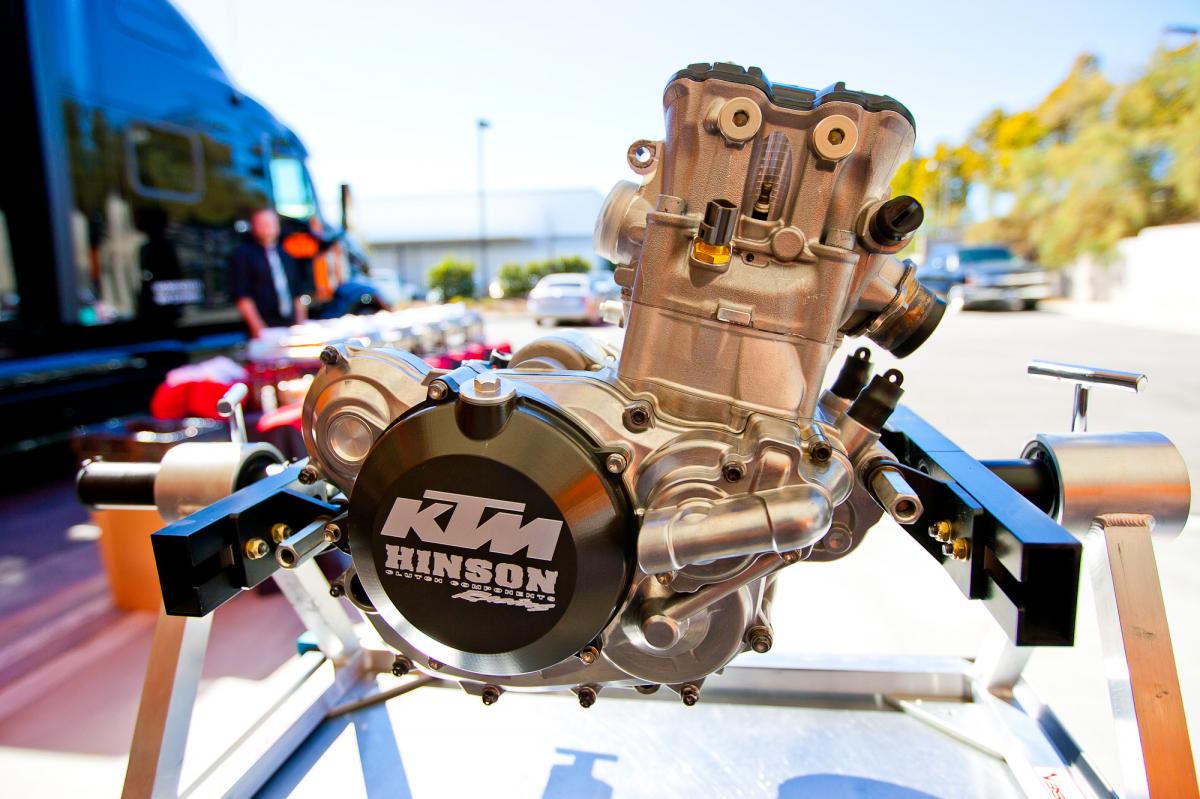 KTM 450 SX-F motor with fuel injection
