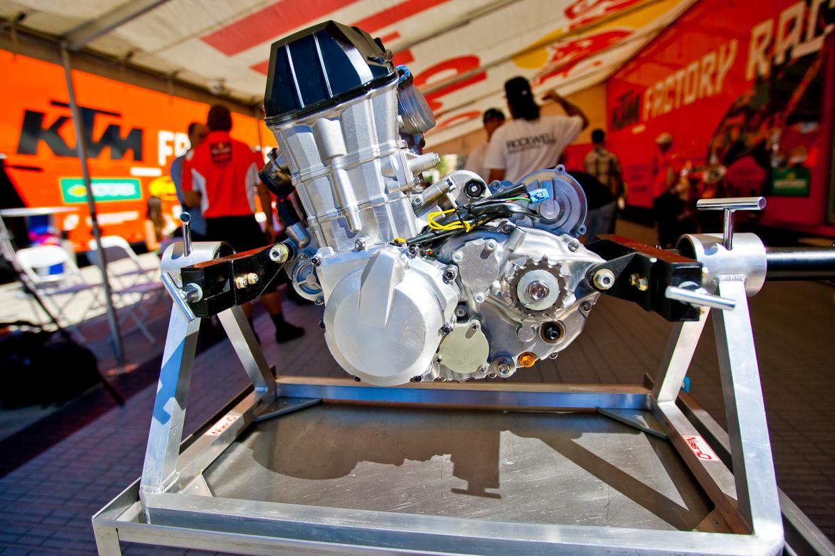 KTM 450 SX-F motor with fuel injection