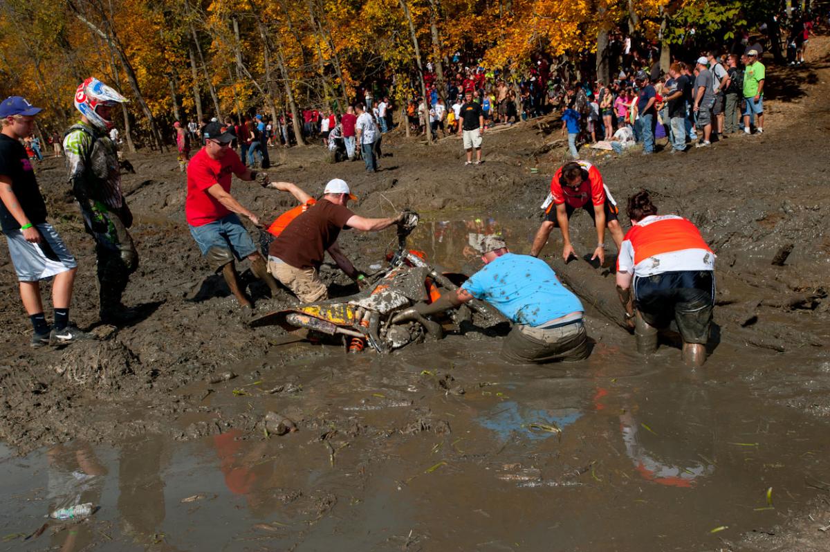 GNCC fans lending a helping hand.