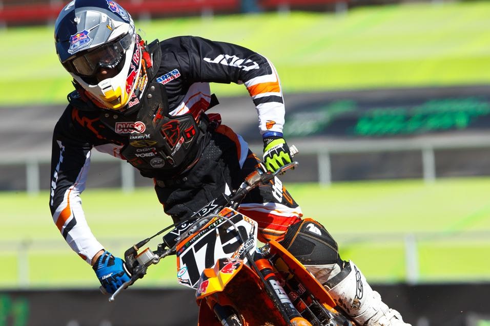 Amateur Riders Webb  and Bell on the Move