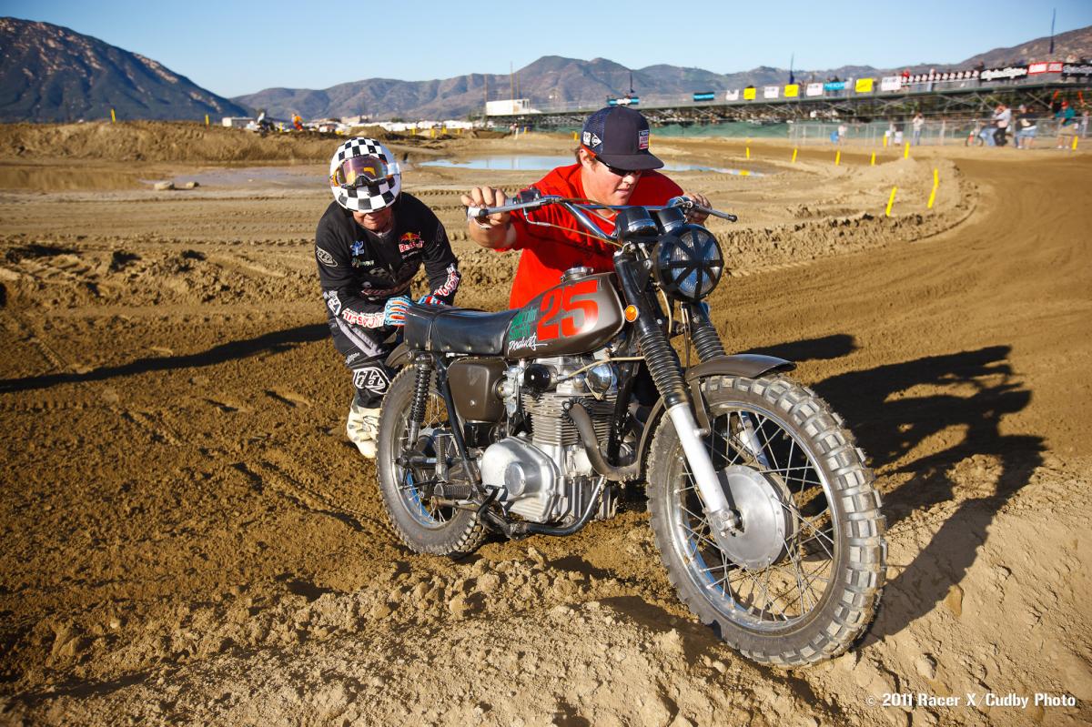 Troy Lee with a broken chain