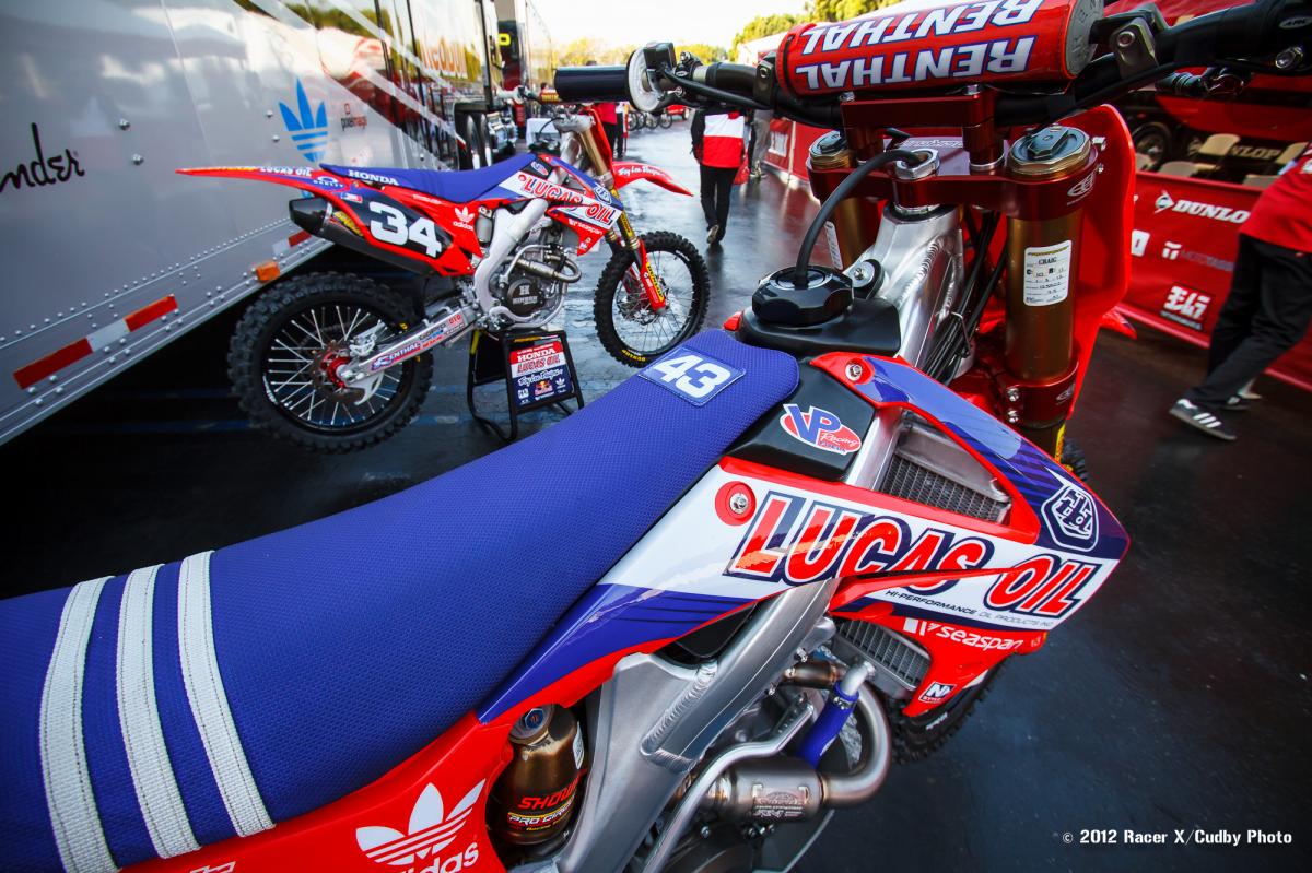Troy Lee team bikes