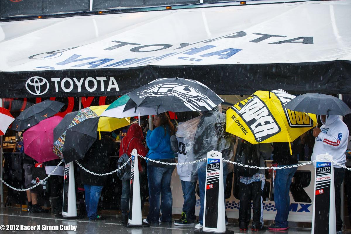 Fans wait in the rain to get Stewart's autograph