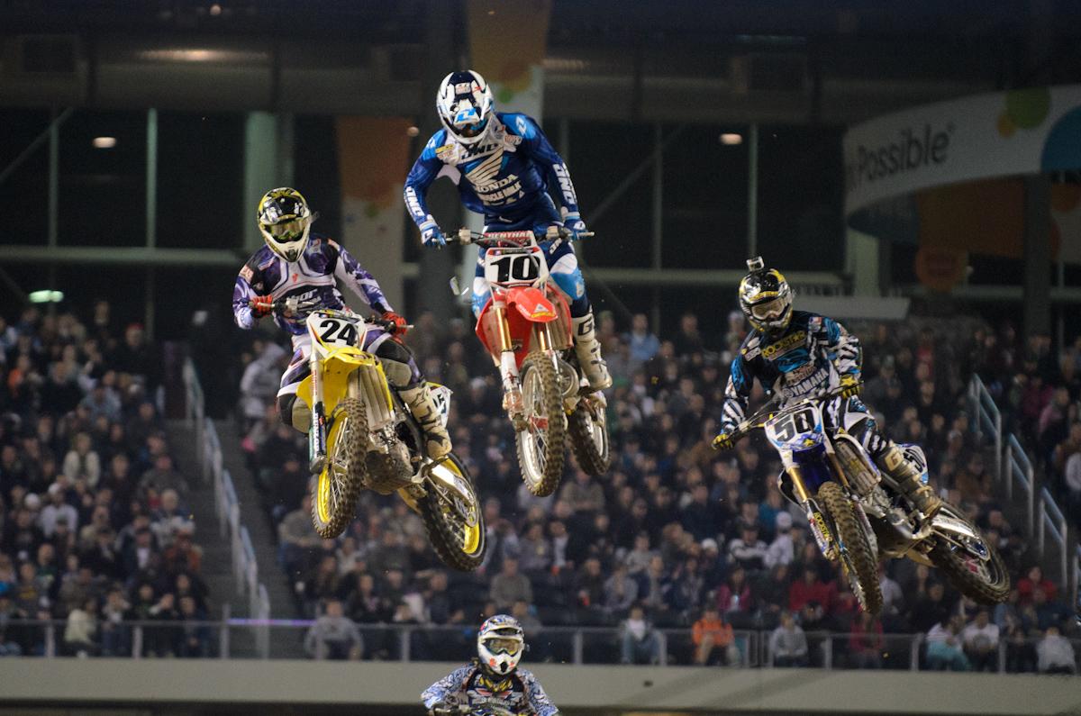 Brayton, Metty and Izzi battle