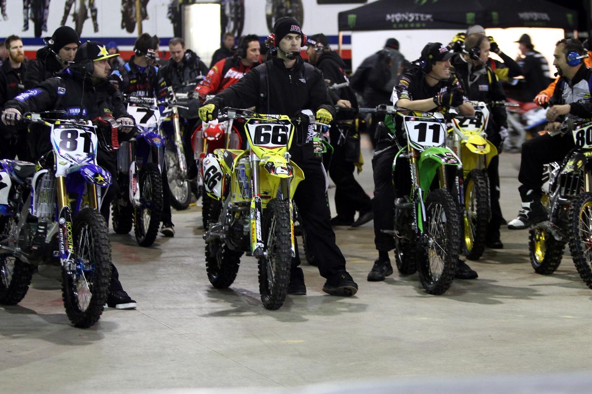 The mechanics sitting in holding pattern