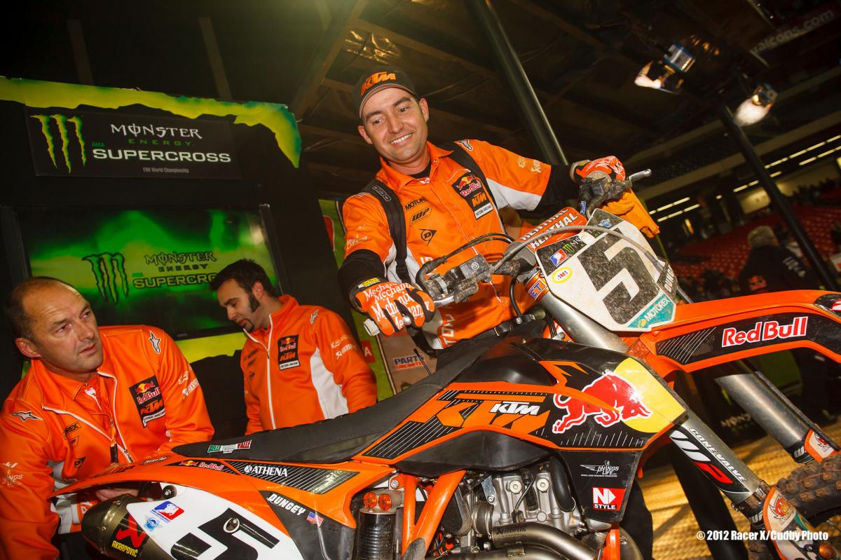 Carlos wins with Dungey