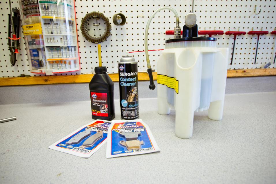 Racer X Tested: Install Brake Pads