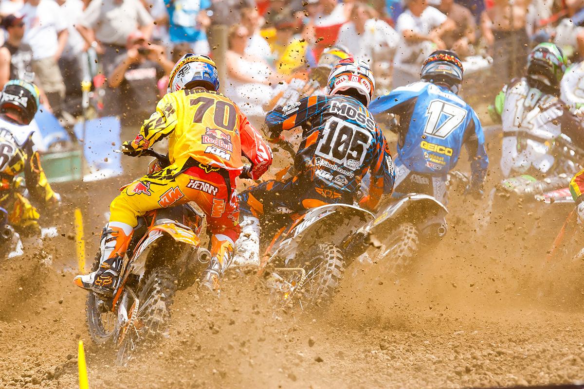 Ken Roczen deep in the field.