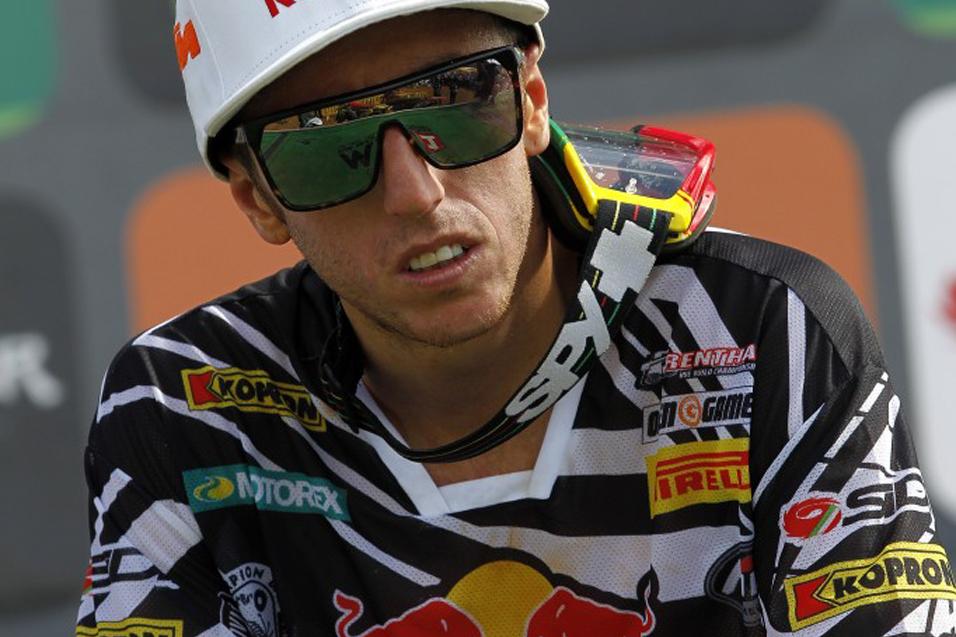 Between the  Motos: Tony Cairoli