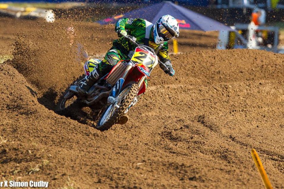 Loretta Lynn Custom Moments, Tuesday