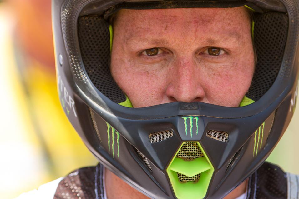 Loretta Lynn Custom Moments, Thursday