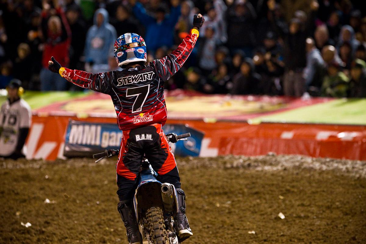 It was the RV/Stewart show early in 2011, as Stewart won his second race at round 4 in Oakland. (The Medium Group photo)